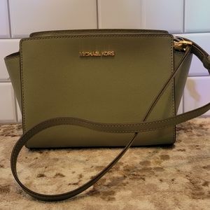Michael Kors crossbody purse